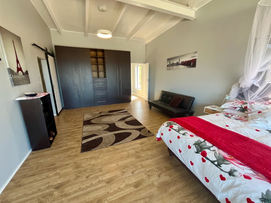5 Bedroom Property for Sale in Onrus Western Cape